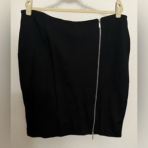 Elegant Black Midi Skirt with Zipper